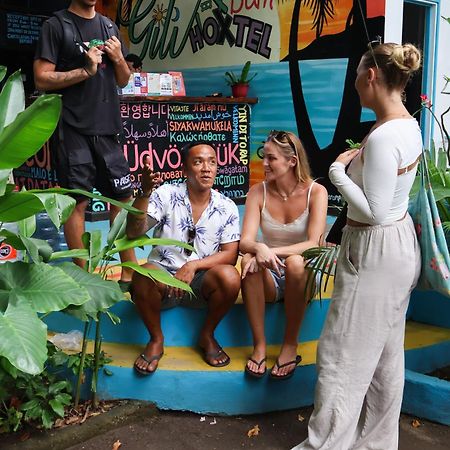 Gili Beach Bum Hostel Gili Trawangan Exterior photo