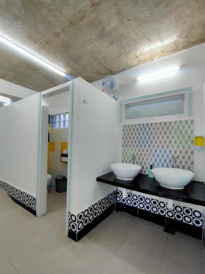 Gili Beach Bum Hostel Gili Trawangan Exterior photo