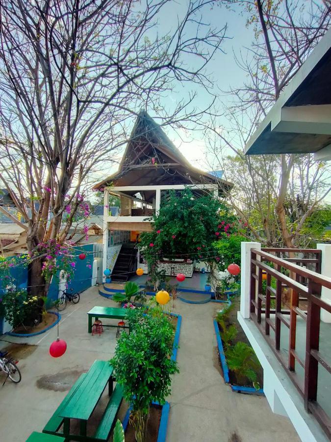 Gili Beach Bum Hostel Gili Trawangan Exterior photo