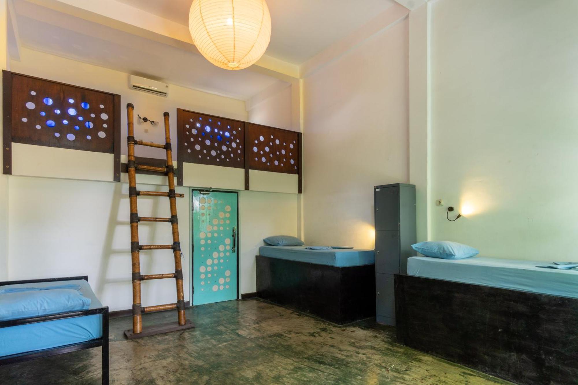 Gili Beach Bum Hostel Gili Trawangan Exterior photo