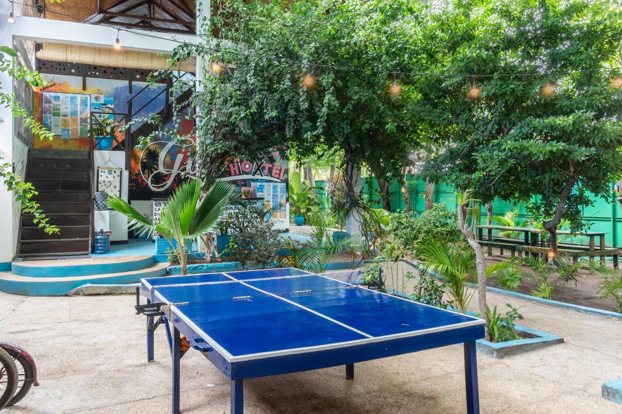 Gili Beach Bum Hostel Gili Trawangan Exterior photo