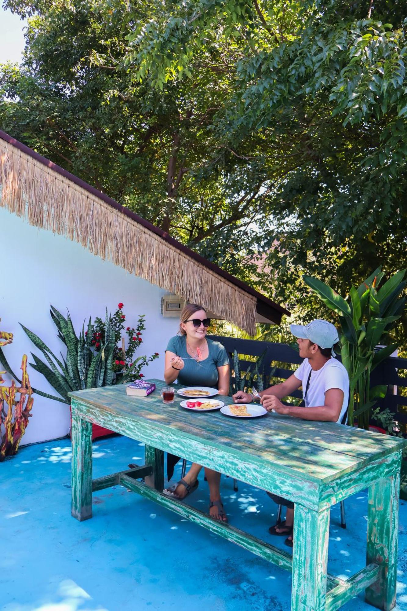 Gili Beach Bum Hostel Gili Trawangan Exterior photo
