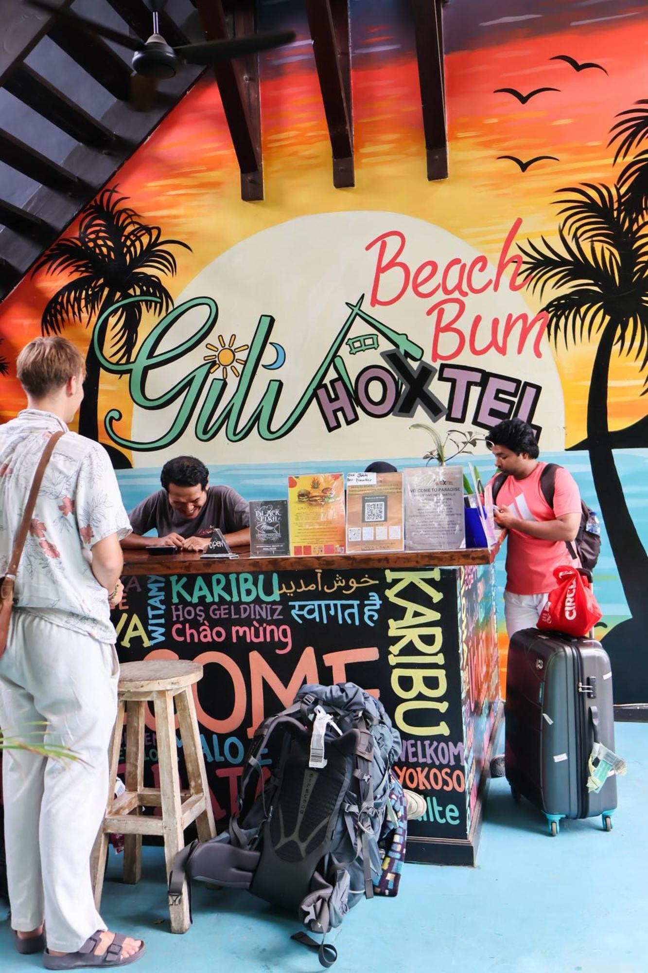 Gili Beach Bum Hostel Gili Trawangan Exterior photo
