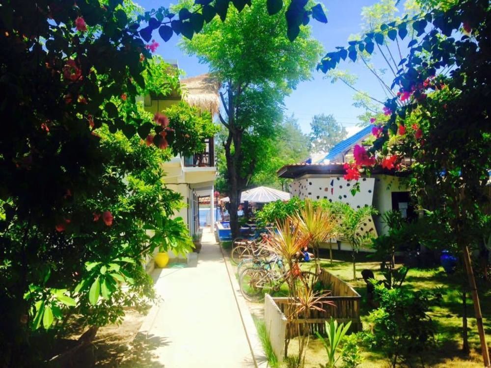 Gili Beach Bum Hostel Gili Trawangan Exterior photo