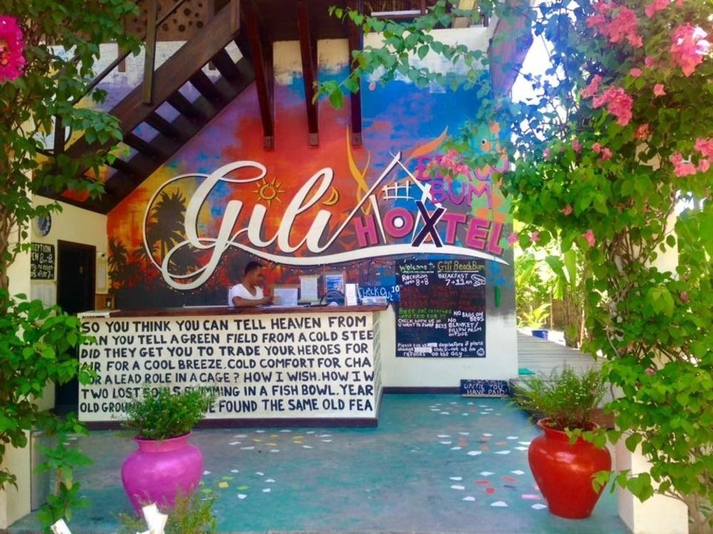 Gili Beach Bum Hostel Gili Trawangan Exterior photo