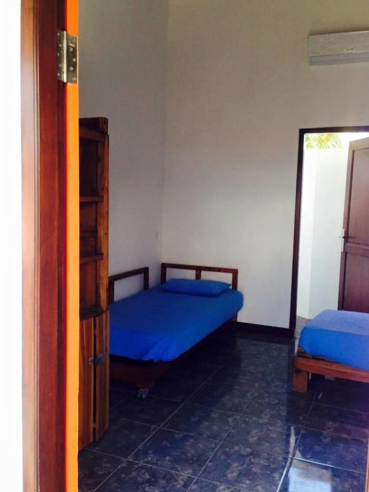 Gili Beach Bum Hostel Gili Trawangan Exterior photo