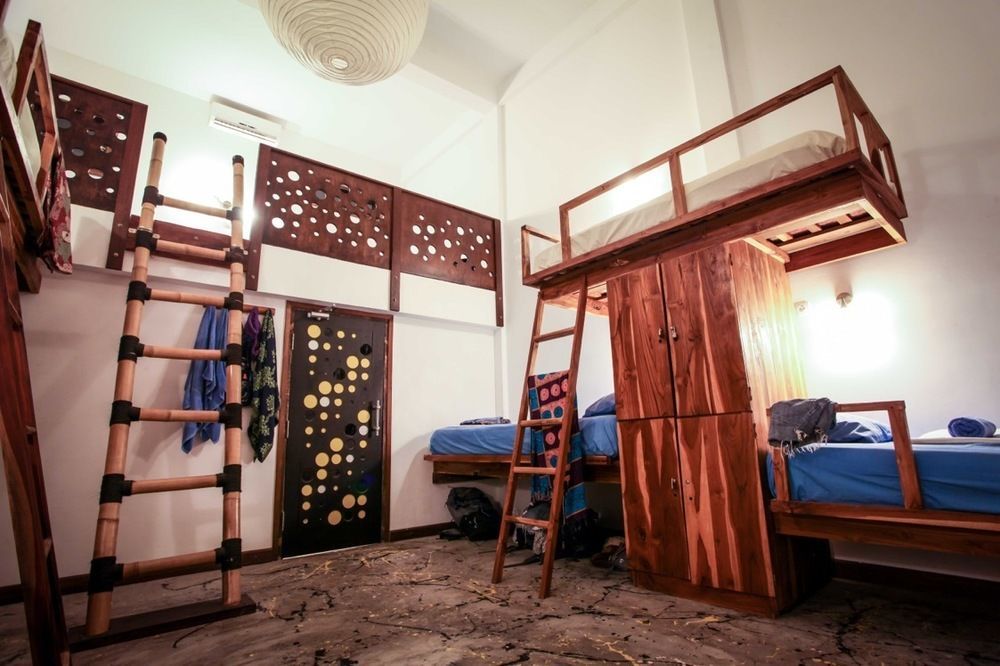 Gili Beach Bum Hostel Gili Trawangan Exterior photo