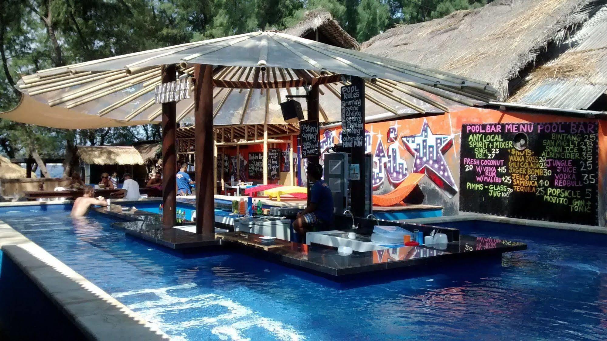 Gili Beach Bum Hostel Gili Trawangan Exterior photo